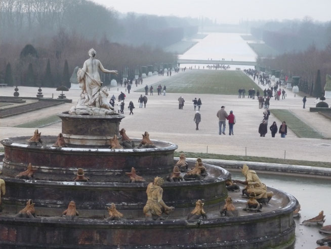 Versailles ( Source Julian Gomez). 